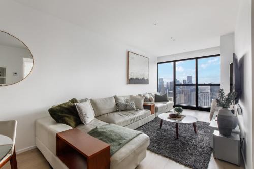 Southbank Apartment | Zyra Lookout - Riverside Retreat with Pools and Sauna