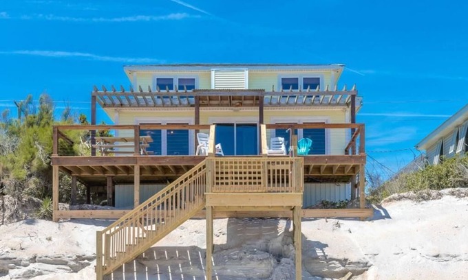 Surf City House | Zzzz's By The Seas - OCEANFRONT 3 BR, 2 BA cottage in Surf City! Dog Friendly!