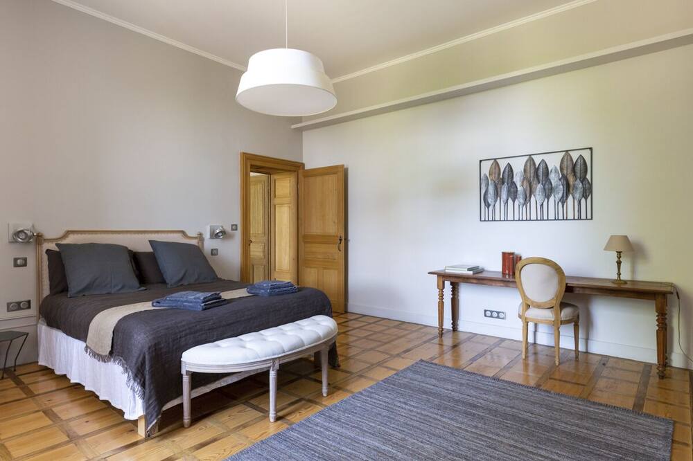 Photo of Bedroom in Saint-Loup-Geanges