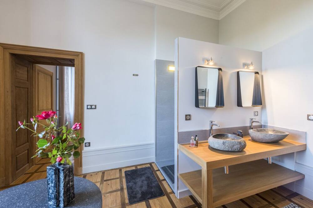 Photo of Bathroom in Saint-Loup-Geanges