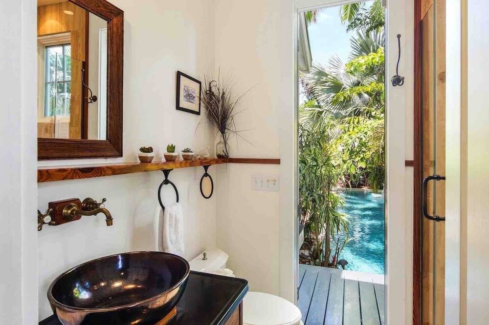 Photo of Bathroom in Historic Seaport