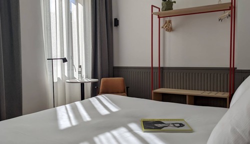 Room, Garden View