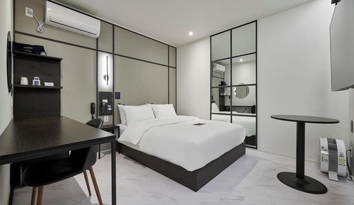 Room (Surprise special price random room)