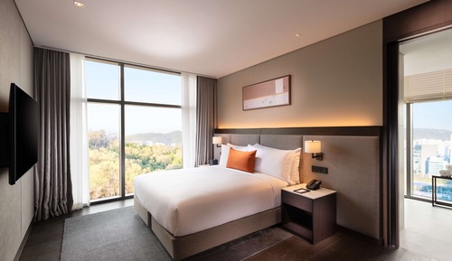 Premium Suite, 1 King, 2 Single Beds