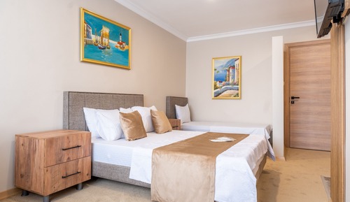 Deluxe Studio Suite
