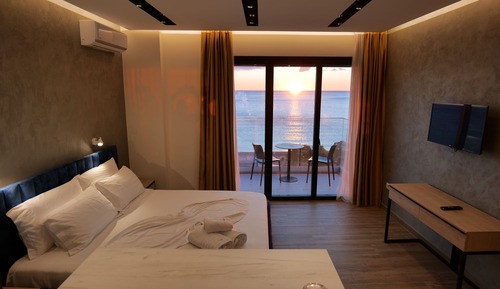 Deluxe Studio Suite, Sea View