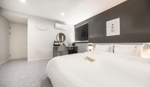 Room (Deluxe (corona safety sterilization N)