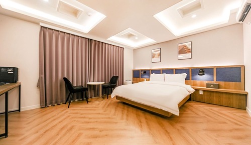 Room (Early check-in (standard))