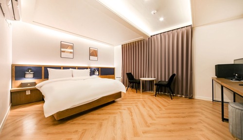 Room (Late check-out (standard))