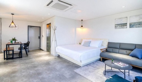 Room (Room 101 (Jetted Spa Private Terrace )