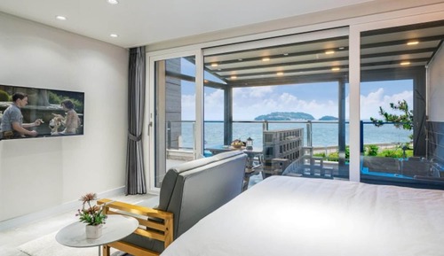 Room (Room 201 (Jetted Spa Private Terrace )