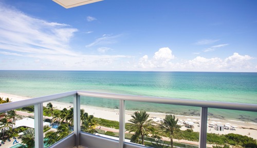 Luxury Beachfront Apartment with Balcony