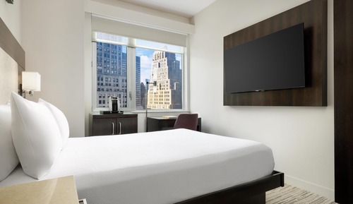 Room, 1 Queen Bed, Accessible, City View (Hearing)