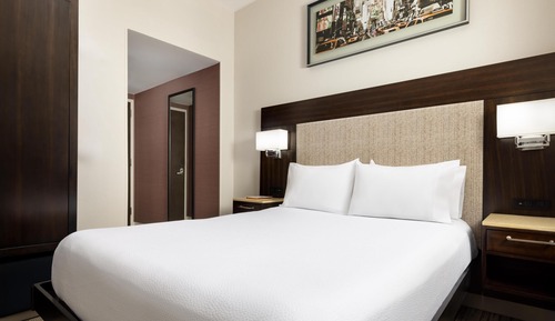 Room, 1 Queen Bed, Accessible (Hearing)