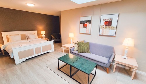 Honeymoon Suite