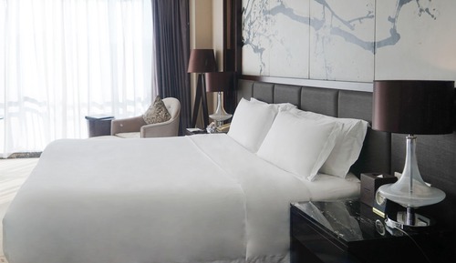 Executive Room, 1 King Bed, Smoking