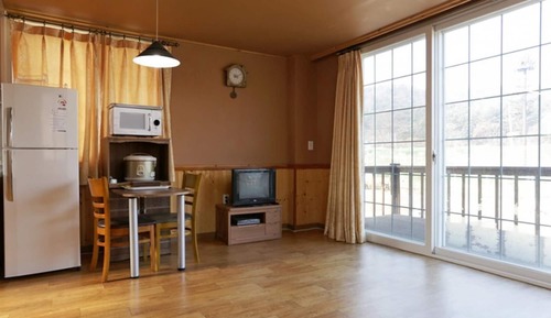 Room (Small Flower Room (Unshared House))