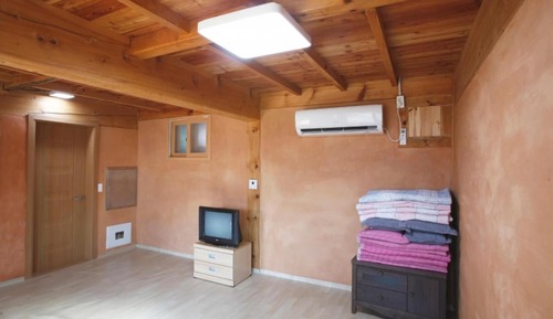 Room (Red-clay room)
