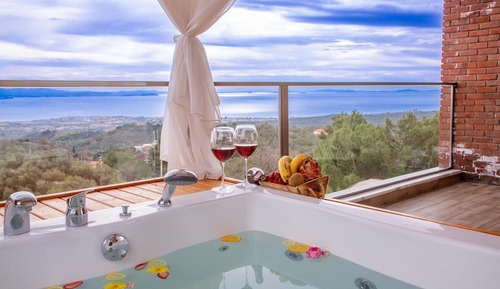 Suite With Jacuzzi