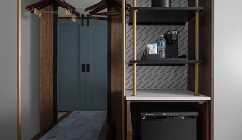 Suite, 1 King Bed, Accessible (Mobility & Hearing, Roll-In Shower)