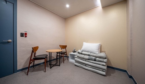 Room (Ondol (TV&PC connection available))
