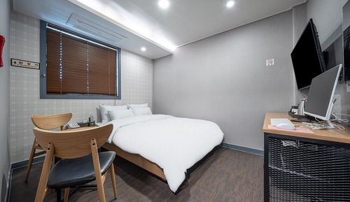 Room (Standard room (Netflix viewing/ TV&PC)