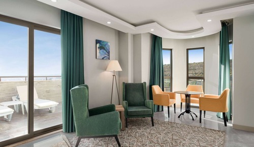 Deluxe Suite