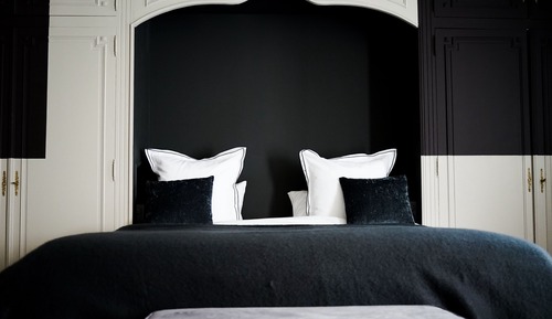 Signature Room, 1 King Bed, Garden View
