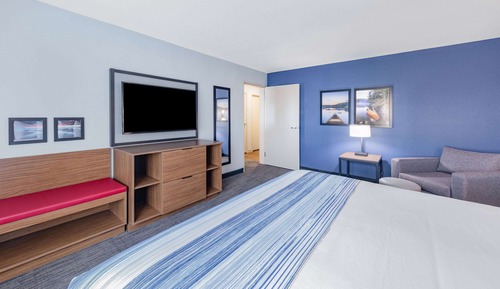 Suite, 1 King Bed, Non Smoking (1 King Bed)