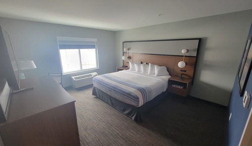 Room, 1 King Bed, Accessible, Non Smoking (Mobility, Tub w/Grab Bars)