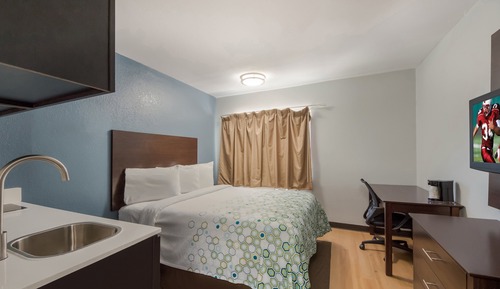 Studio, 1 Queen Bed, Non Smoking, Kitchenette