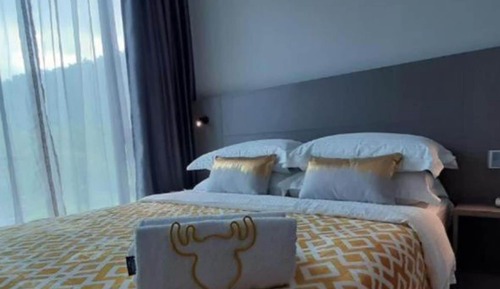 Two-Bedroom Executive Apartment with Balcony and Genting View