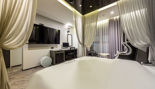 Room (Suite Princess Room (Netflix can be v)