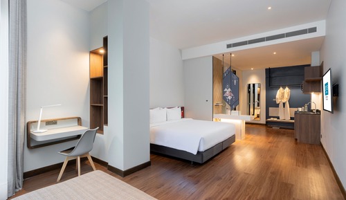 Deluxe Room, 1 King Bed (Premium)