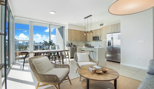 Bay View 2 Bedroom Apartment with Balcony (Low Floor)