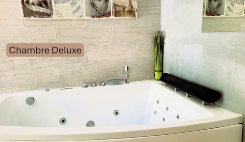 Deluxe Room, Jetted Tub