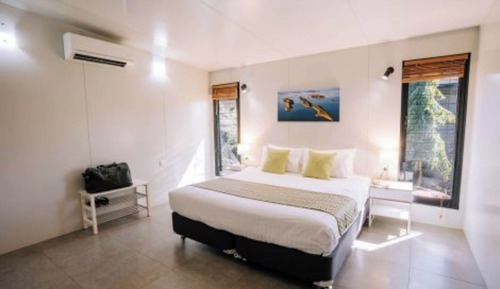 Deluxe 1 Bedroom Lakeview Cabin
