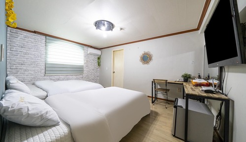 Room (Twin (Netflix air purifier))