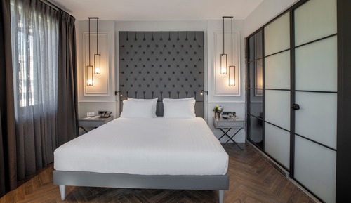 City Suite, 1 King Bed with Sofa bed, City View