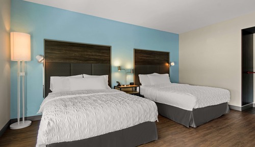 Room, 2 Queen Beds, Accessible, Bathtub