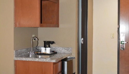 Room, 1 King Bed, Accessible, Non Smoking (Mobility, Bathtub w/Grab Bars)