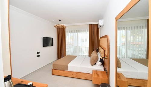 Deluxe Double or Twin Room