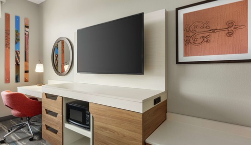 Room, 1 King Bed, Accessible (Mob/Hearing, RI Shower, High Floor)
