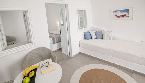 Family Cave Suite with Caldera & Sea View