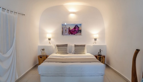 Cave Suite with Sunset View