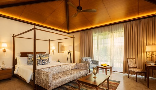 Superior Room, 1 King Bed, Garden View, Garden Area