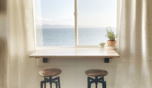 Honeymoon Suite, Sea View