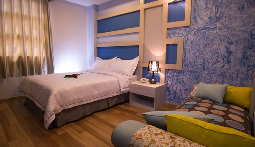 Boss Suite - 1 Queen Bed & 1 Sofa