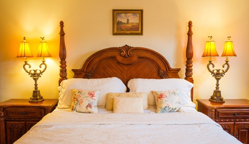 Yellow Room at Chiltern Inn B&B