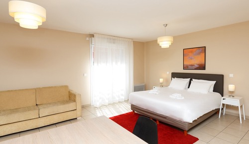 Superior Studio, 1 Queen Bed